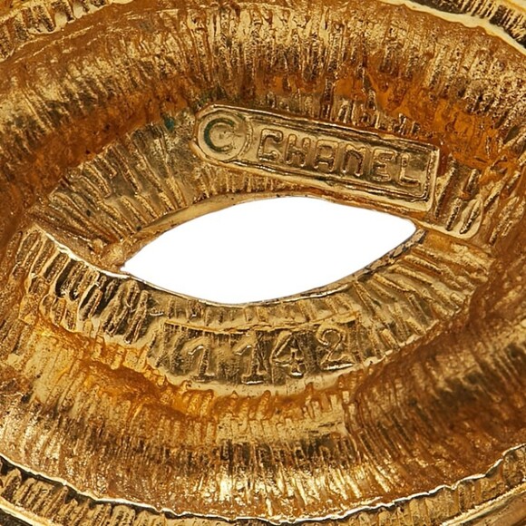 CHANEL Authentic Gold Logo Brooch - Picture 3 of 4
